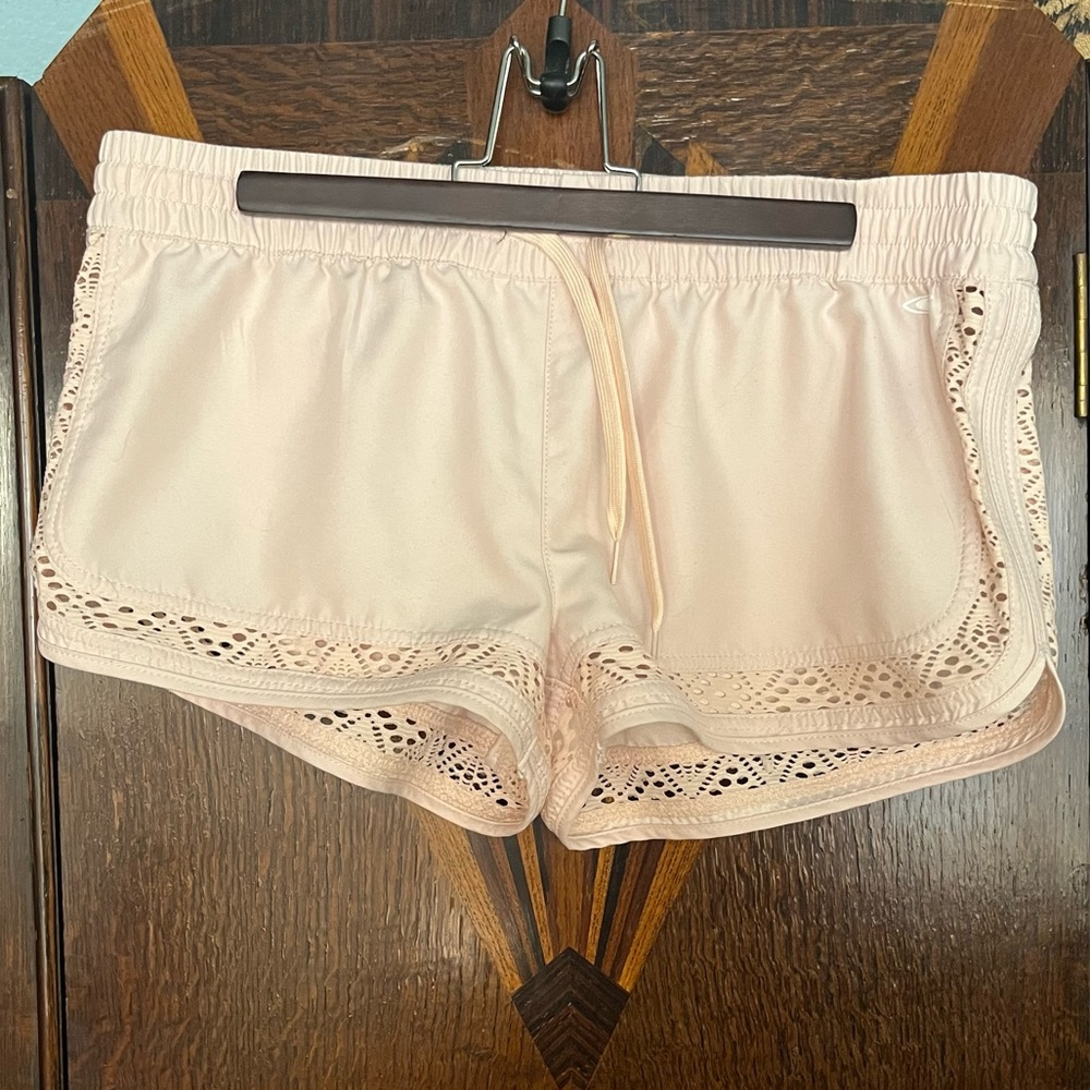 O'Neill Women's boardshort with lace trim in Peach, size L
